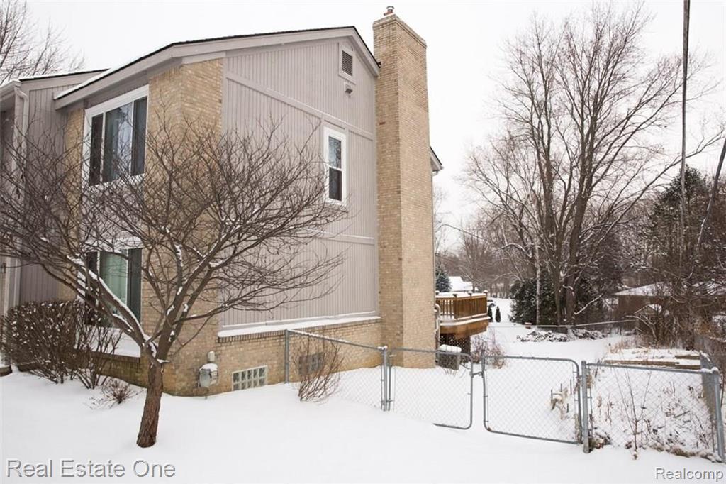 29800 Drake Road Farmington Hills, MI 48331 - Photo 4 of 44