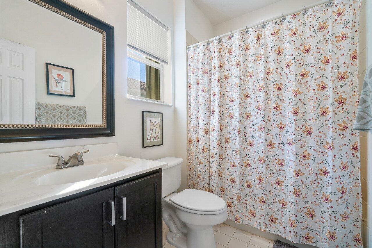 3266 Laurel Ridge Circle Riviera Beach, FL 33404 - Photo 17 of 34 Guest Bath