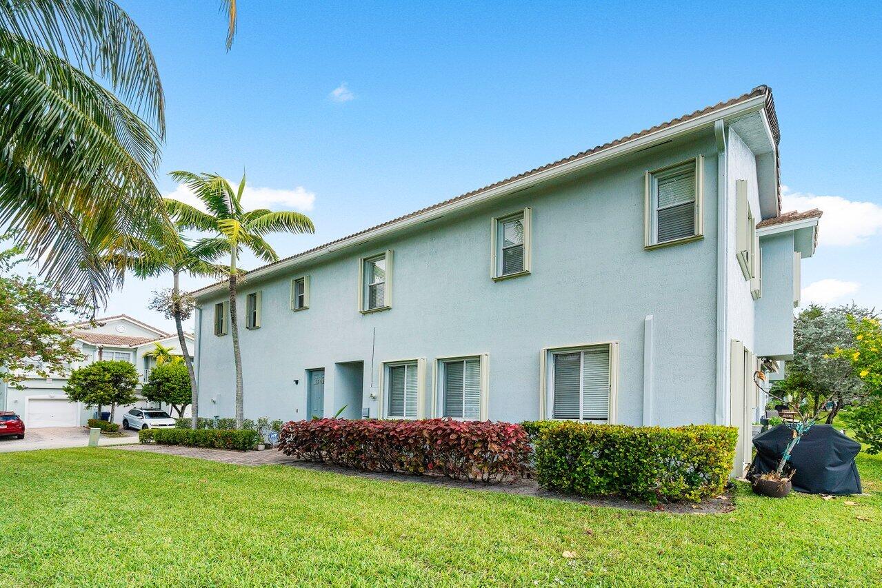 3266 Laurel Ridge Circle Riviera Beach, FL 33404 - Photo 20 of 34 Back of building