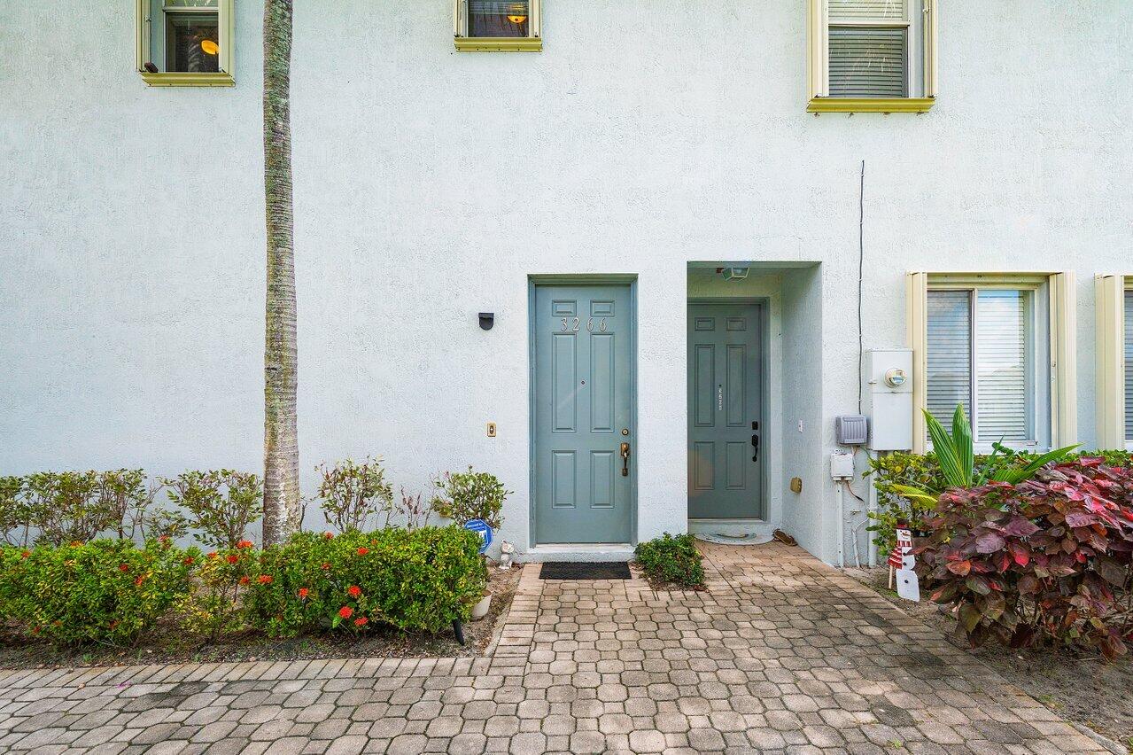 3266 Laurel Ridge Circle Riviera Beach, FL 33404 - Photo 5 of 34 Front door