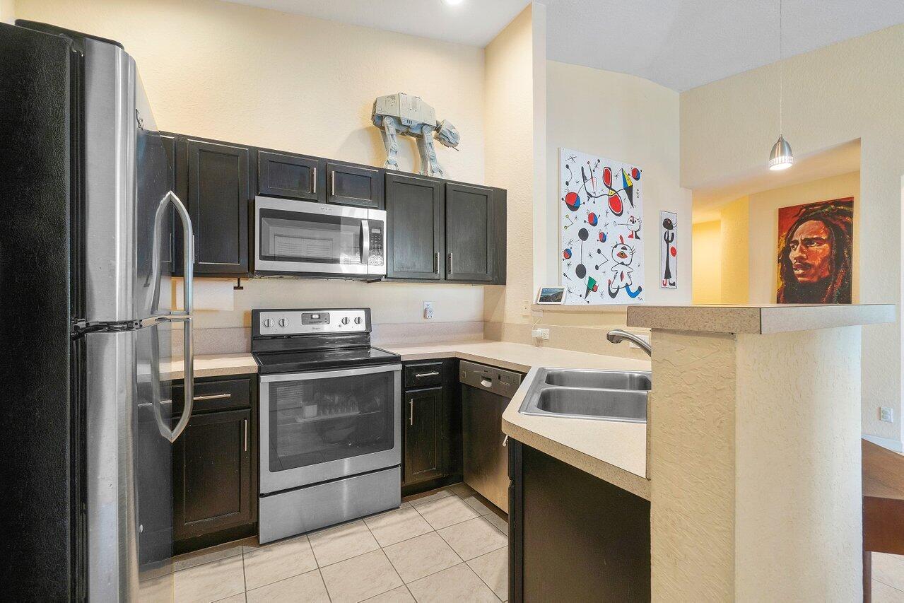 3266 Laurel Ridge Circle Riviera Beach, FL 33404 - Photo 8 of 34 Kitchen