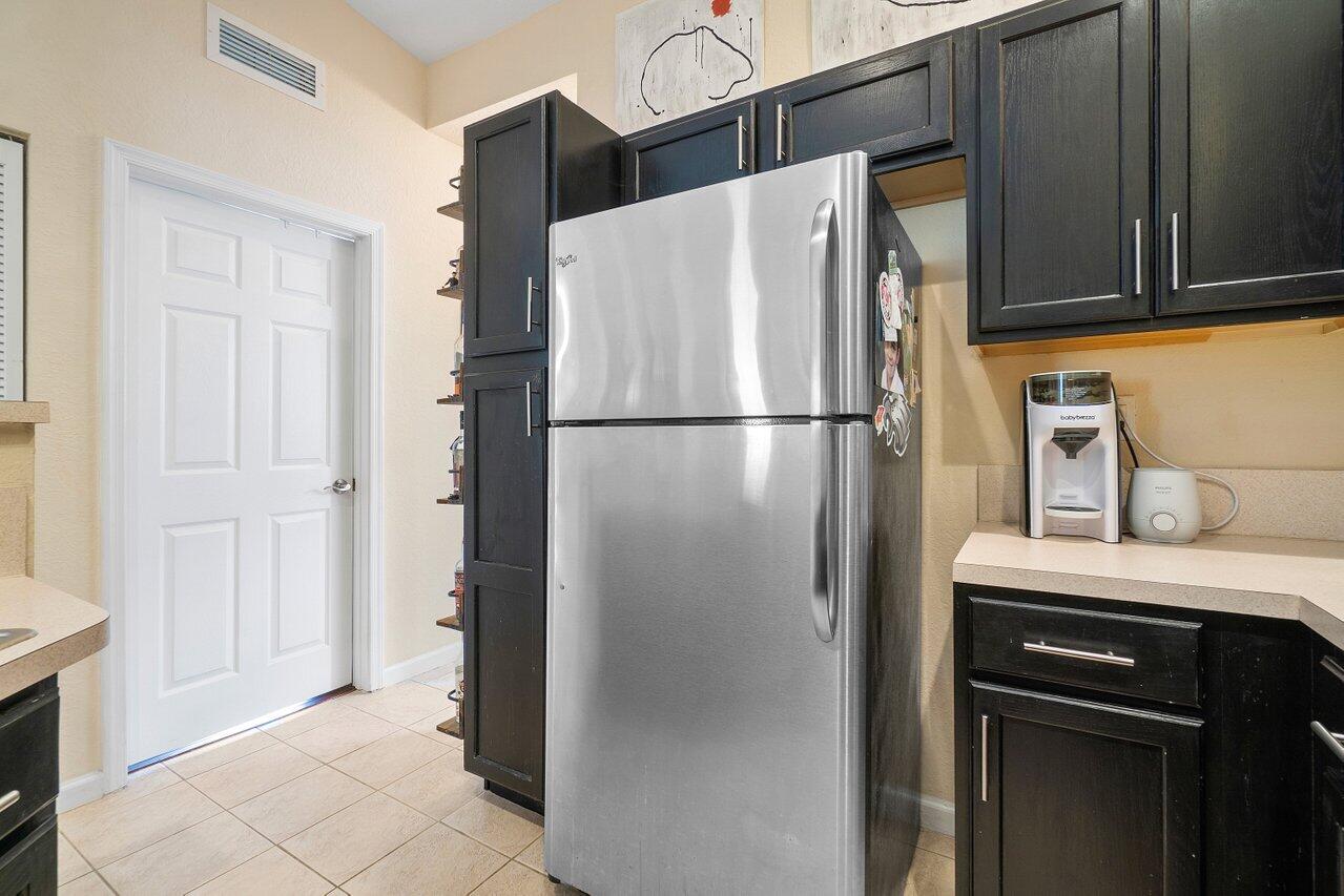 3266 Laurel Ridge Circle Riviera Beach, FL 33404 - Photo 9 of 34 Kitchen
