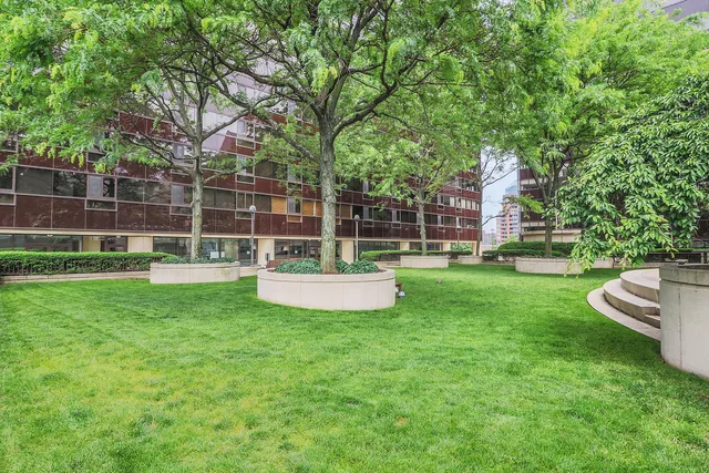 $2,150 | 127 Greyrock Place, Unit 603, Stamford, CT 06901