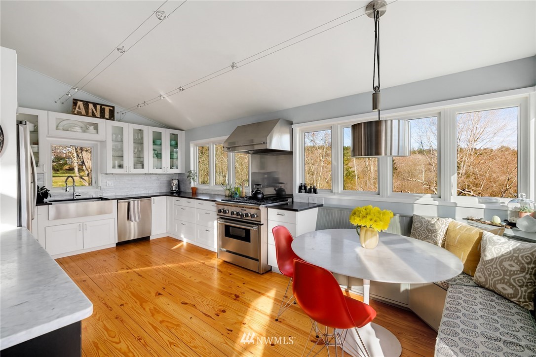 12412 Miller Road Northeast Bainbridge Island, WA 98110 - Photo 14 of 40 Gallery Image 14