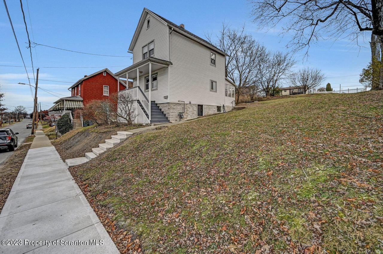 2725 Cedar Avenue Scranton, PA 18505 - Photo 3 of 29