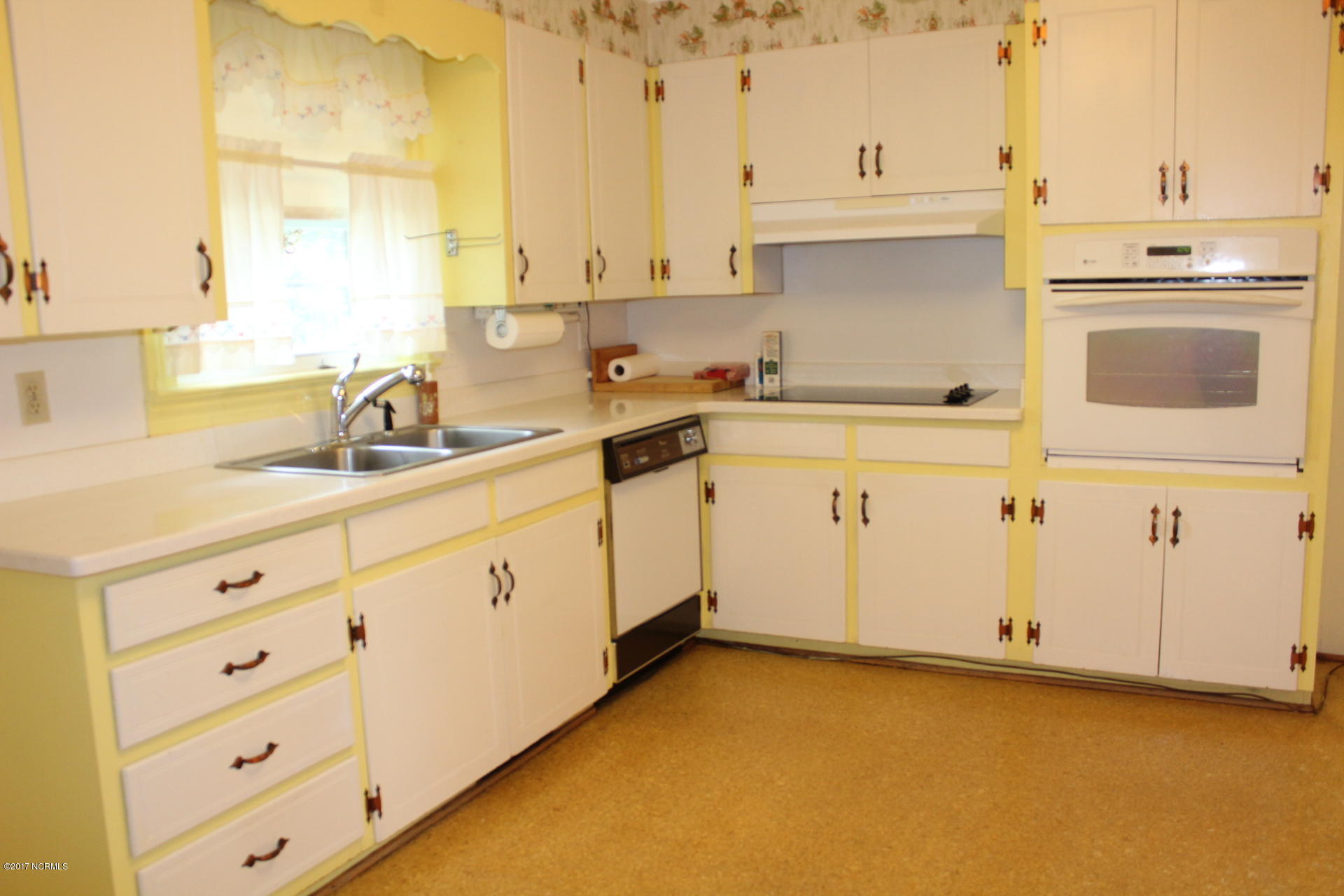 2423 Carey Road Kinston, NC 28504 - Photo 7 of 17 IMG_0599