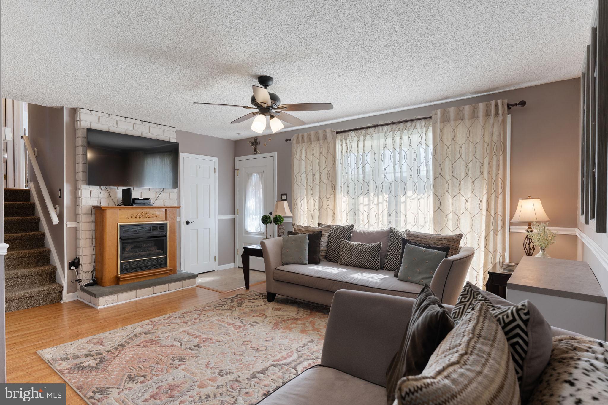 925 Walnut Road Warminster, PA 18974 - Photo 4 of 30