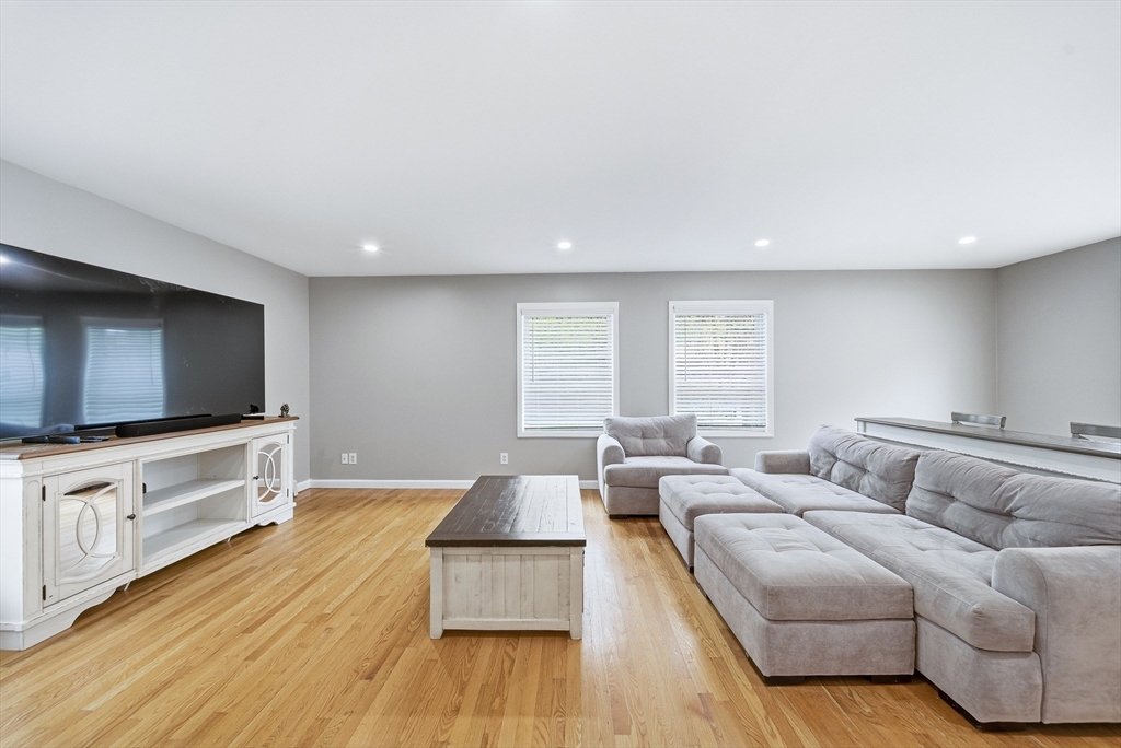 89 Webster Street Douglas, MA 01516 - Photo 7 of 42