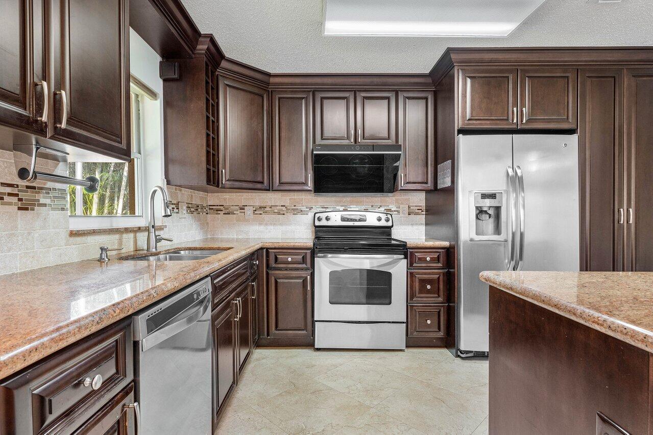 10934 Crescendo Circle Boca Raton, FL 33498 - Photo 11 of 59 Kitchen