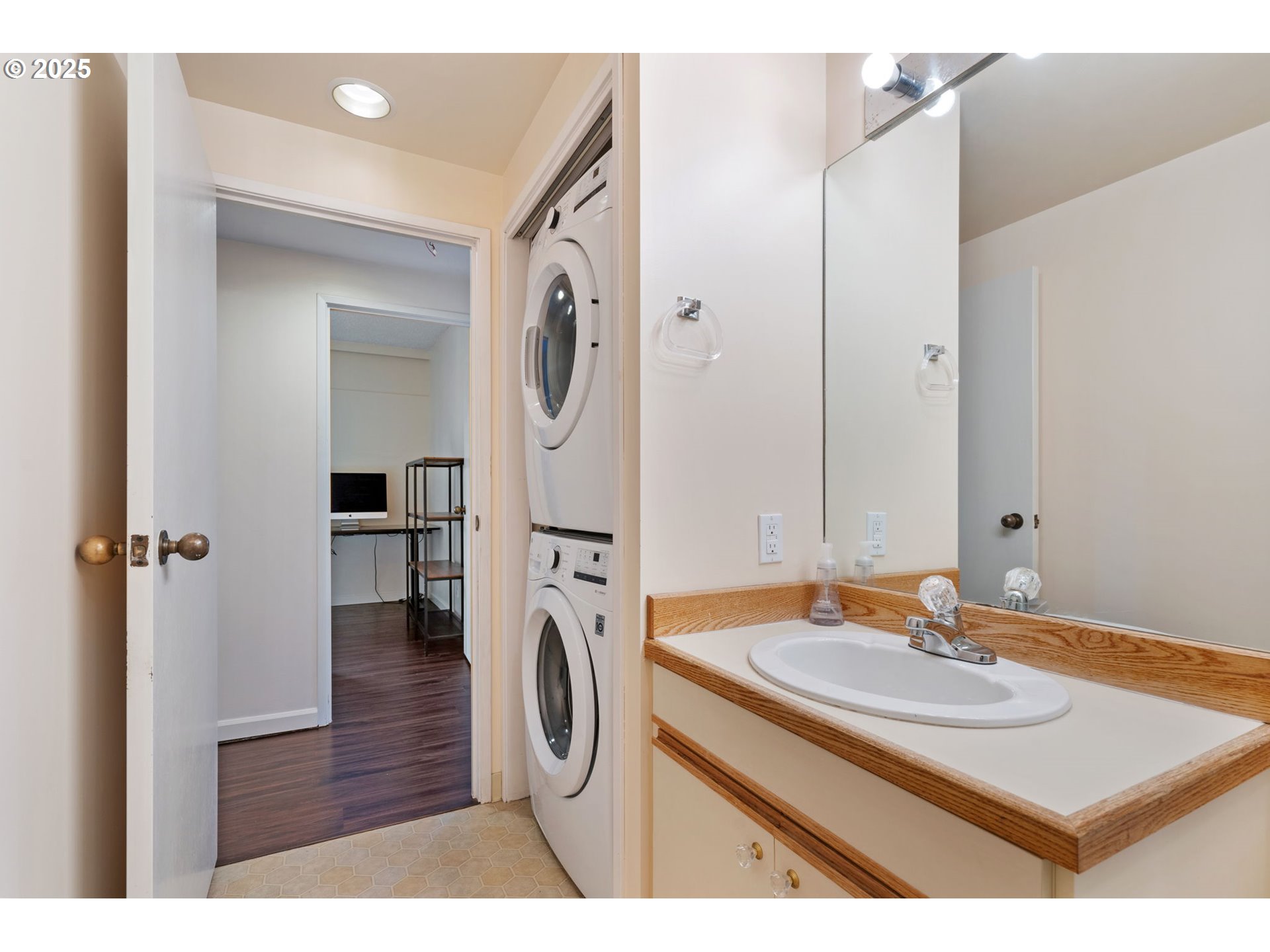 2245 Southwest Park Place, Unit 3A Portland, OR 97205 - Photo 17 of 42