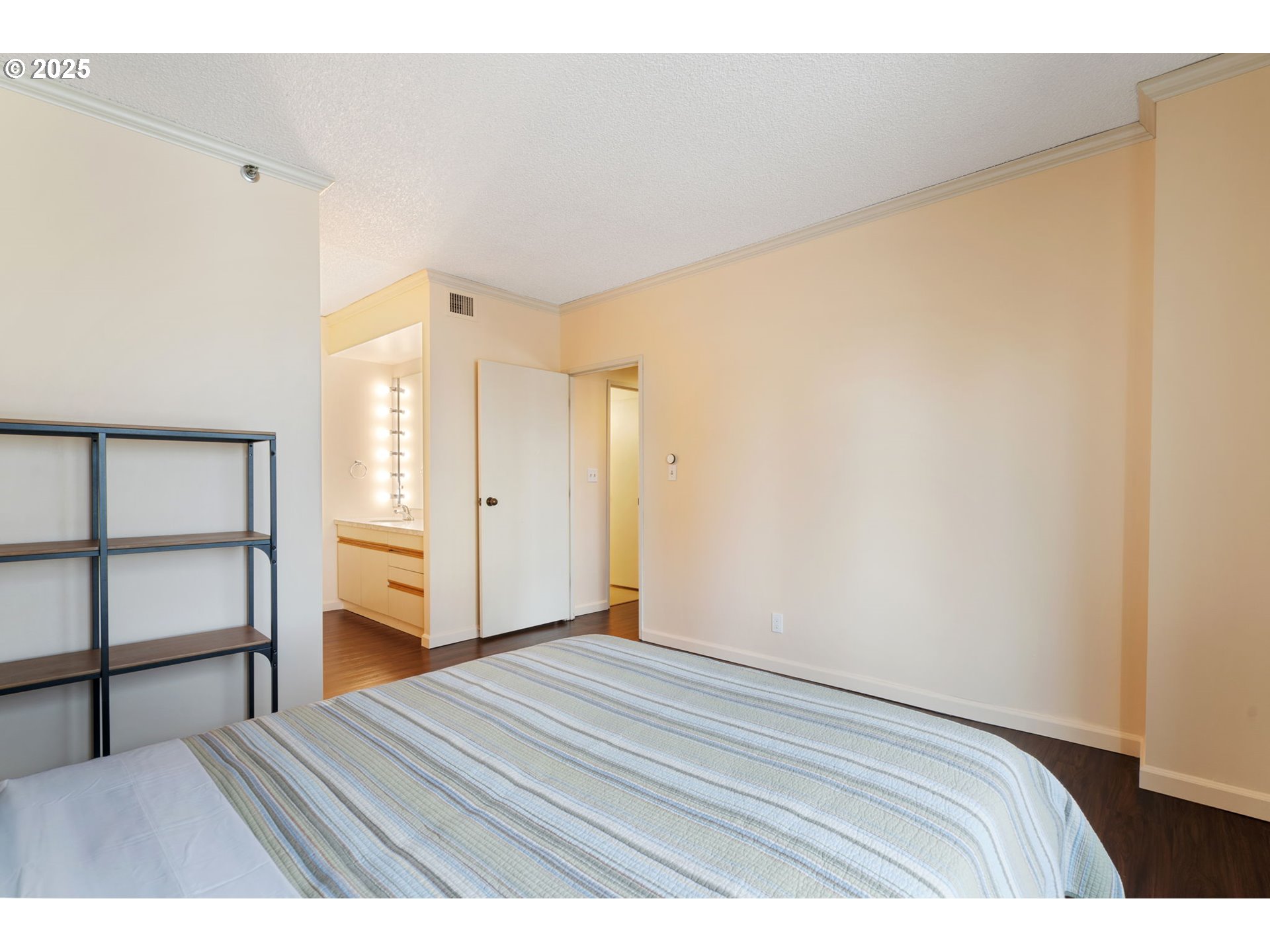 2245 Southwest Park Place, Unit 3A Portland, OR 97205 - Photo 23 of 42