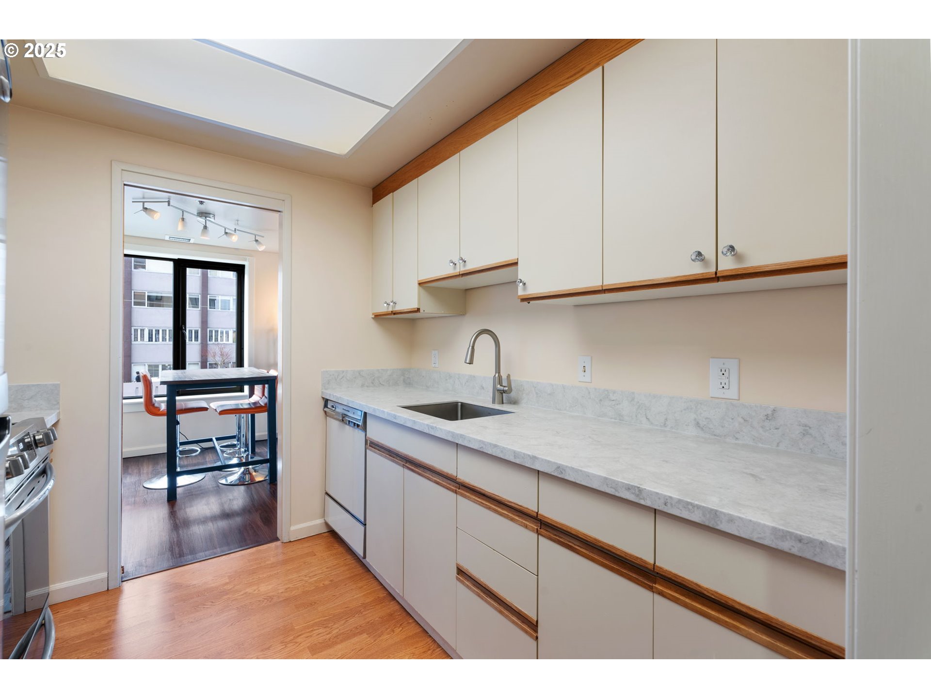 2245 Southwest Park Place, Unit 3A Portland, OR 97205 - Photo 27 of 42