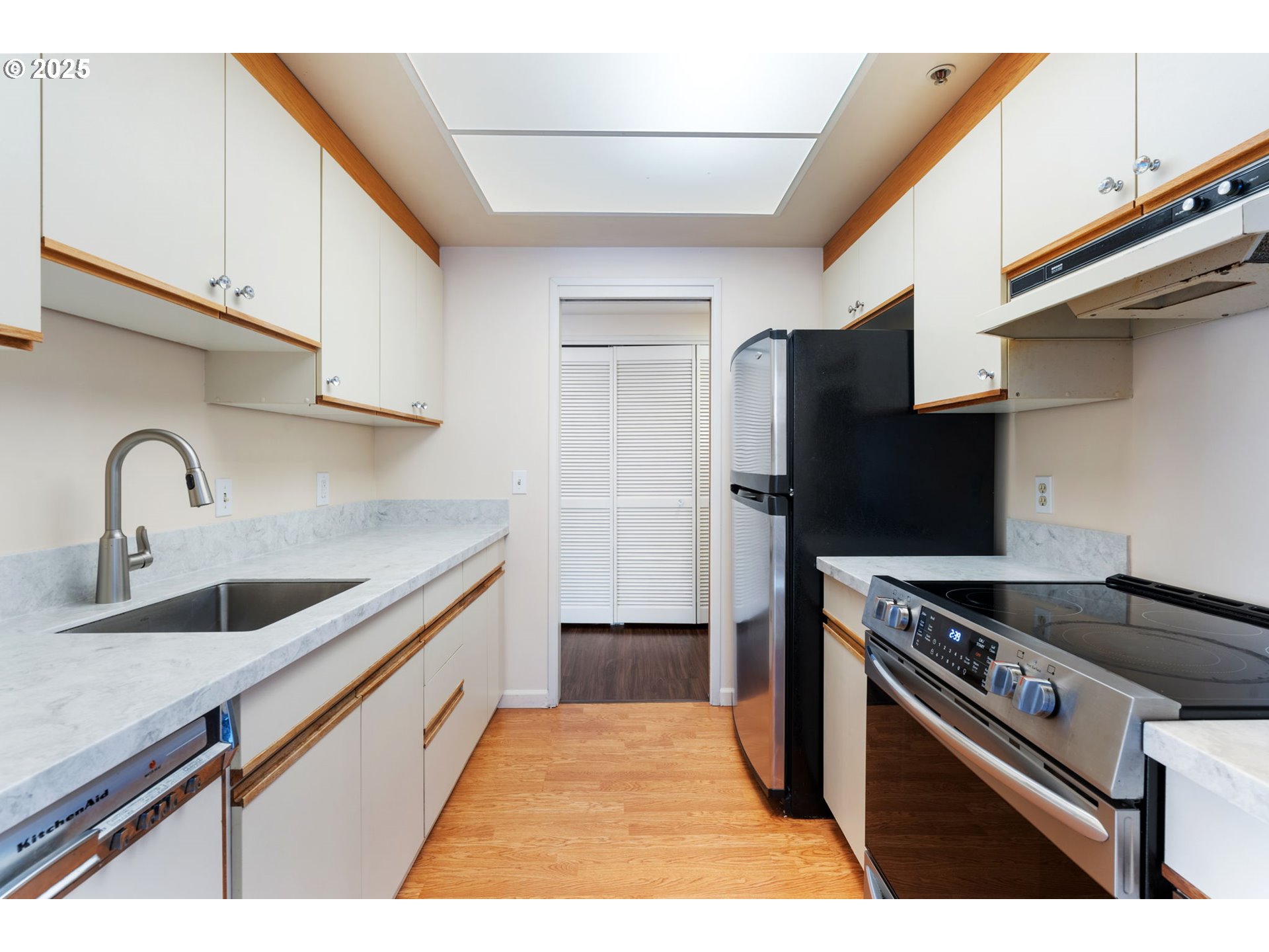 2245 Southwest Park Place, Unit 3A Portland, OR 97205 - Photo 29 of 42