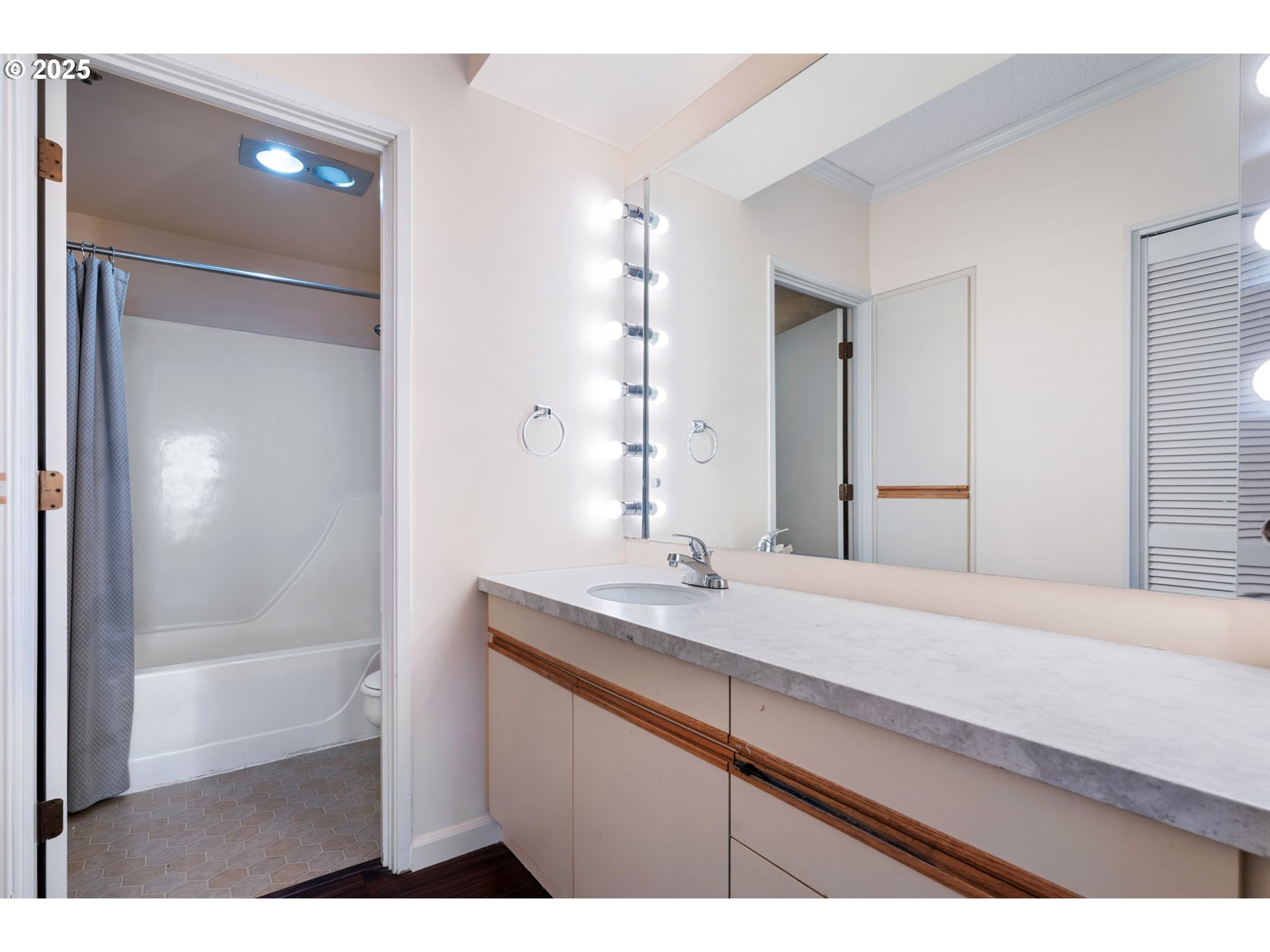 2245 Southwest Park Place, Unit 3A Portland, OR 97205 - Photo 32 of 42