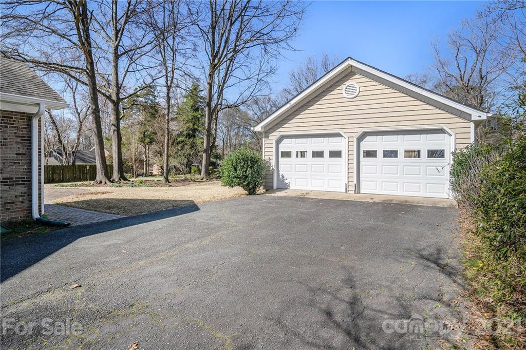 1341 Braeburn Road Charlotte, NC 28211 - Photo 16 of 19 Gallery Image 16