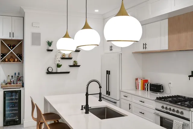 $6,000 | 75 Old Harbor Street, Unit 1, Boston, MA 02127