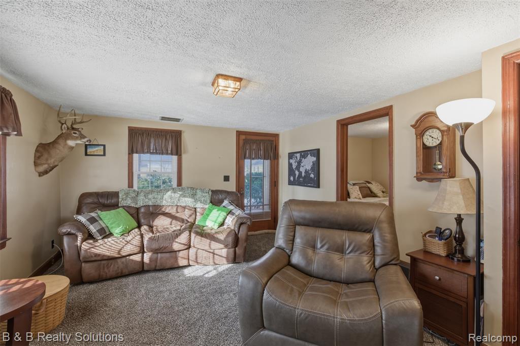 23644 East Main Street Armada, MI 48005 - Photo 6 of 50