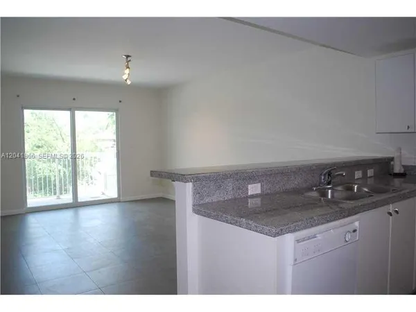 $2,500 | 2740 Southwest 28th Terrace, Unit 207, Miami, FL 33133