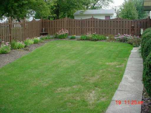 733 Golf Course Road Aliquippa, PA 15001 - Photo 5 of 7 Yard/Garden.