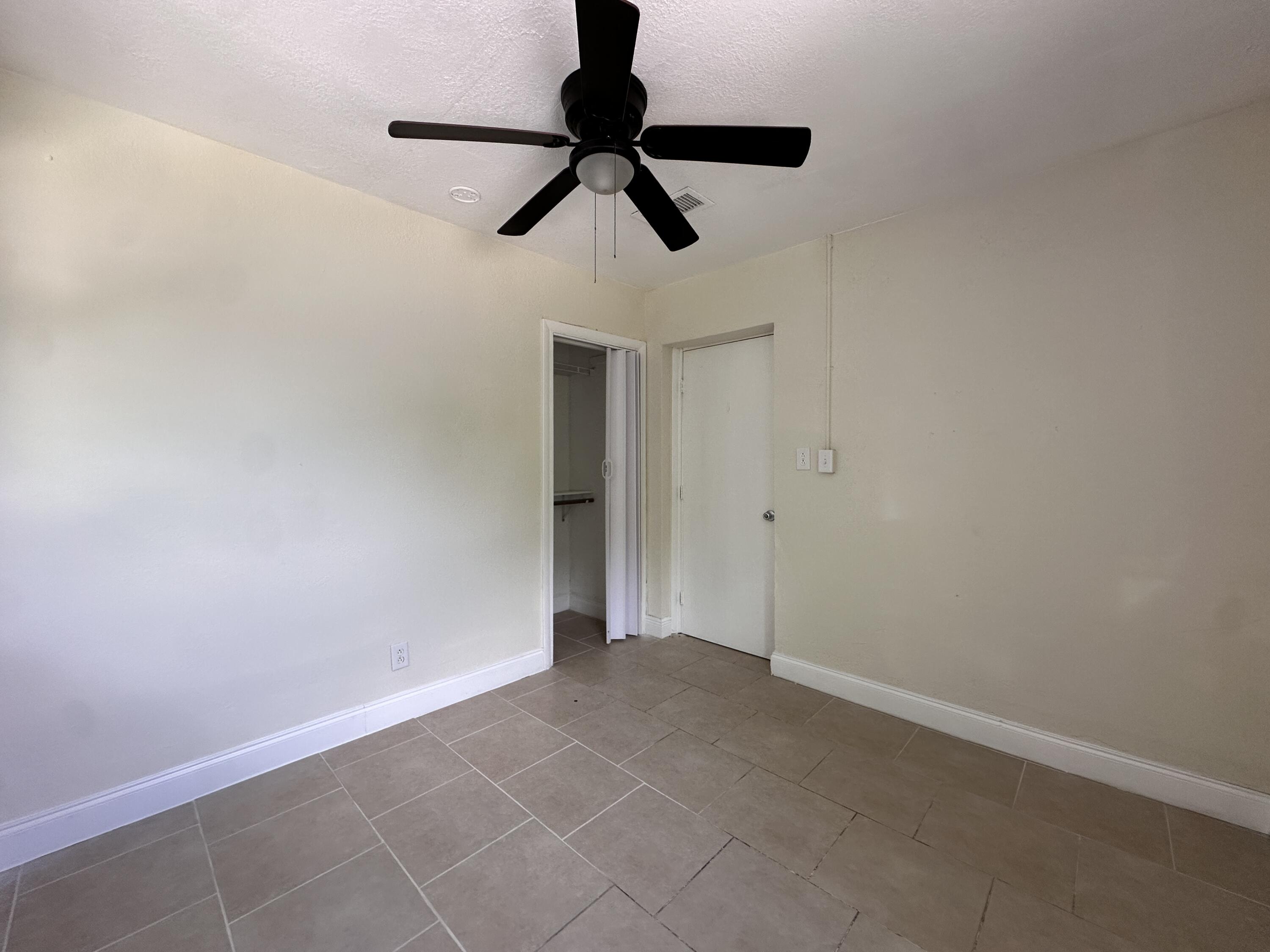 840 West 1st Street Riviera Beach, FL 33404 - Photo 13 of 24 Room 1