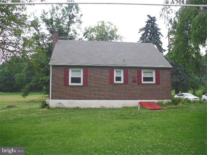 1552 St Peters Road Pottstown, PA 19465 - Photo 4 of 19 Exterior Back
