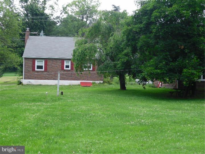 1552 St Peters Road Pottstown, PA 19465 - Photo 5 of 19 Exterior Back