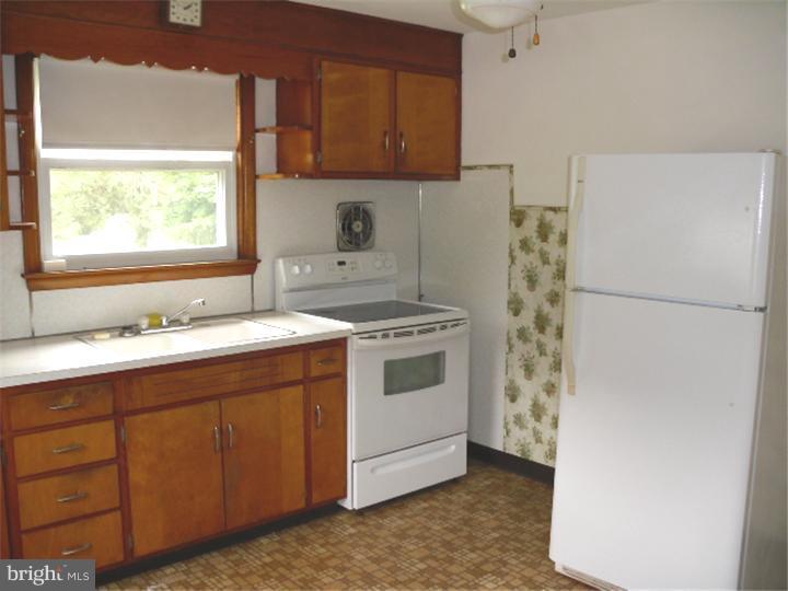 1552 St Peters Road Pottstown, PA 19465 - Photo 7 of 19 Kitchen