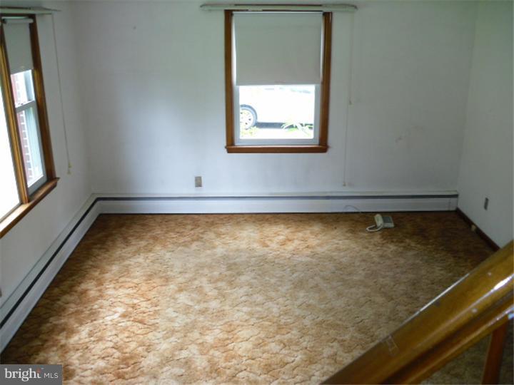 1552 St Peters Road Pottstown, PA 19465 - Photo 10 of 19 Living Room