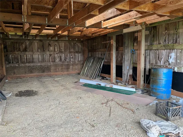 a view of a house with backyard and porch