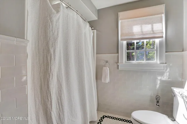 a car parked in front of white house