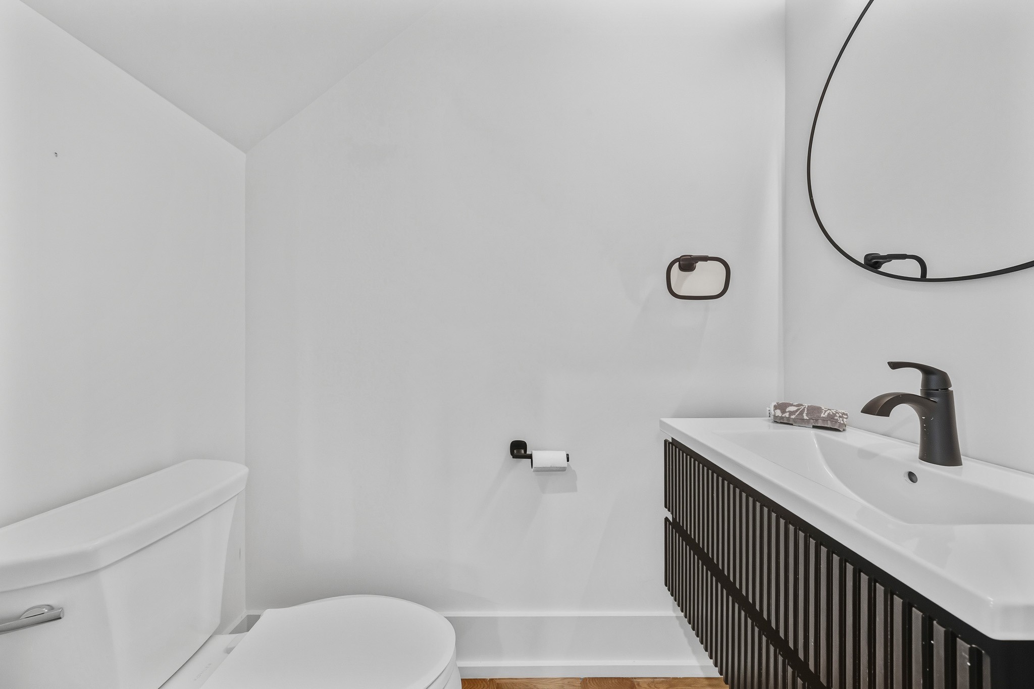 294 Rio Vista Drive Madison, TN 37115 - Photo 22 of 69 a bathroom with a sink and mirror with toilet