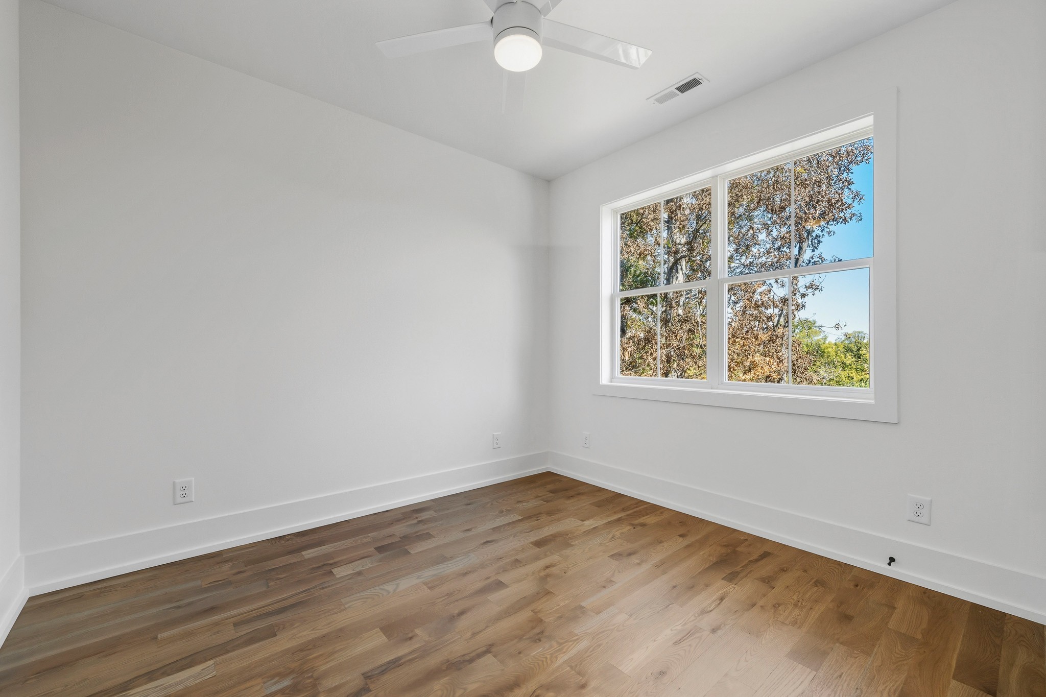 294 Rio Vista Drive Madison, TN 37115 - Photo 38 of 69 an empty room with wooden floor and windows