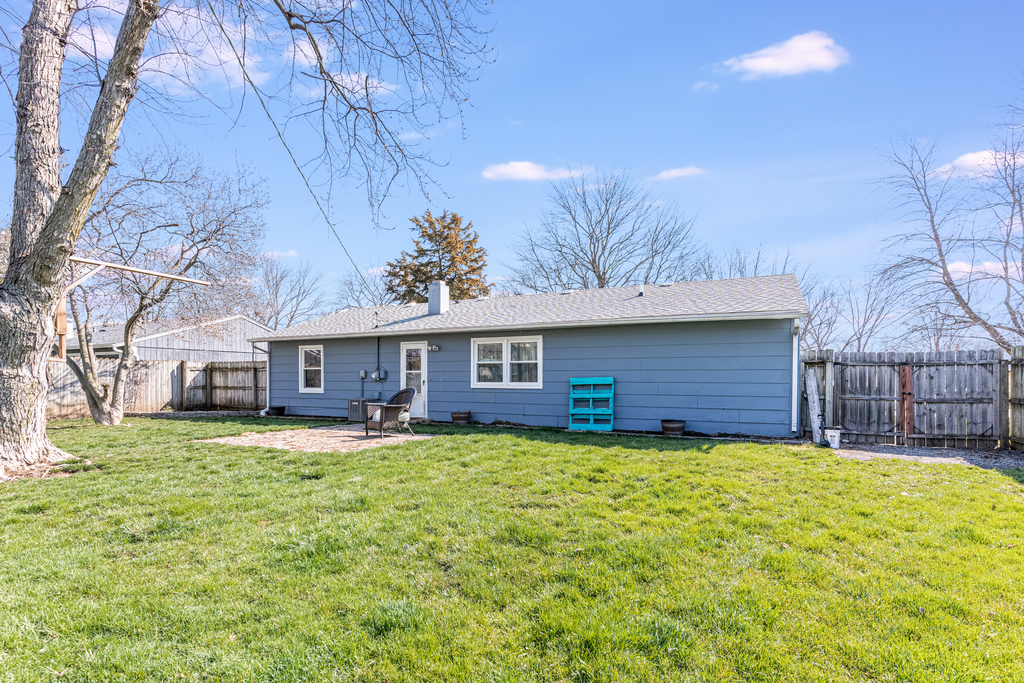 78 Springdale Road Montgomery, IL 60538 - Photo 18 of 21 a view of a house with a yard