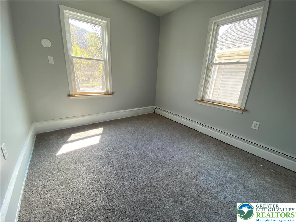 350 Lehigh Avenue Palmerton, PA 18071 - Photo 17 of 18 an empty room with a window