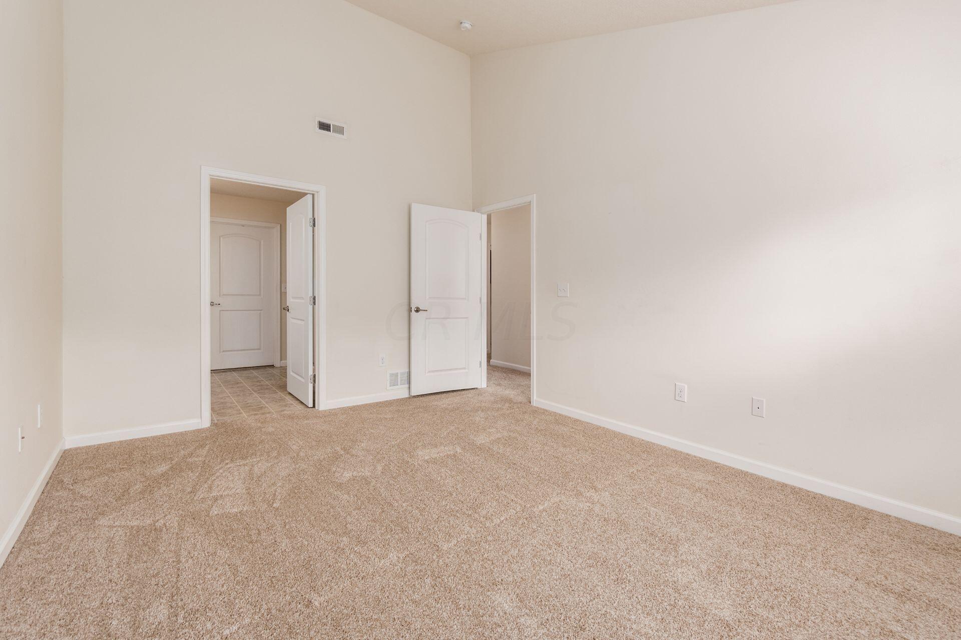7965 Ravine Run Lane Columbus, OH 43235 - Photo 14 of 31 Owner Bedroom