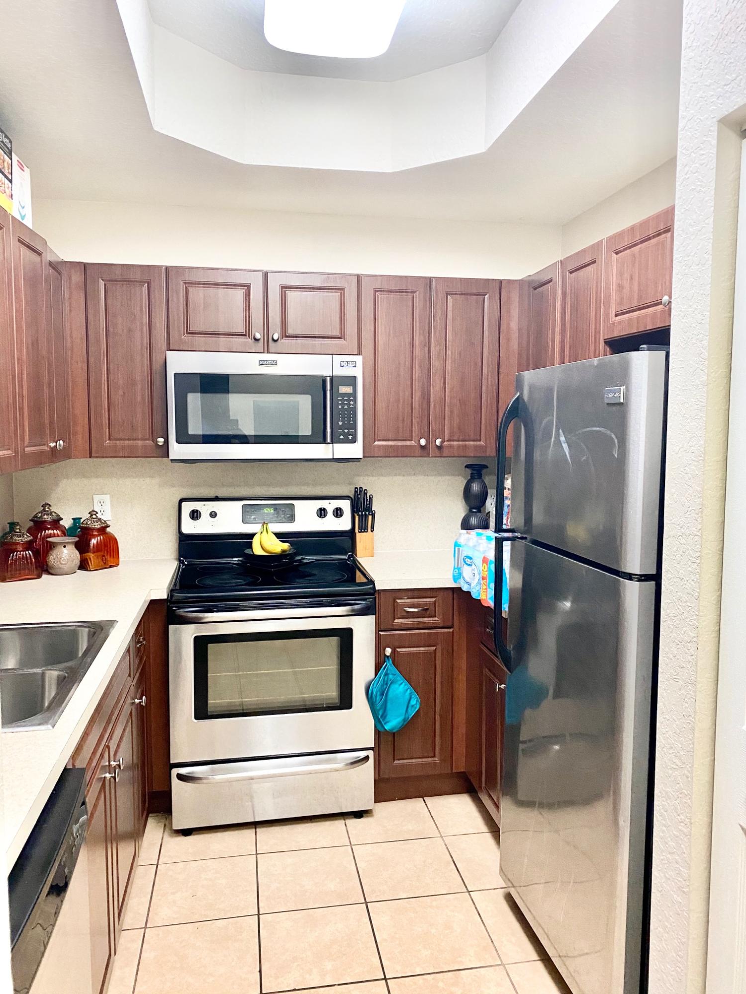 2905 Hidden Hills Road, Unit 2210 West Palm Beach, FL 33411 - Photo 12 of 27 Kitchen