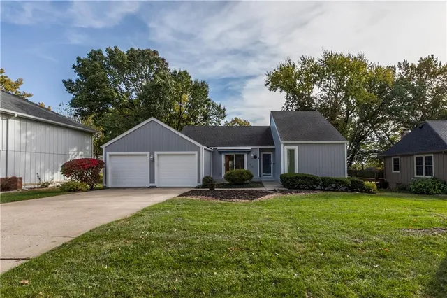 $350,000 | 10223 Monrovia, Lenexa, KS 66215