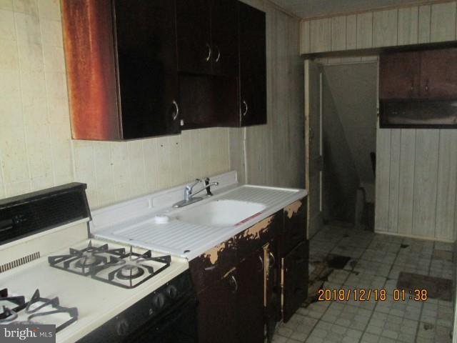 87 Springton Road Upper Darby, PA 19082 - Photo 5 of 11 Kitchen