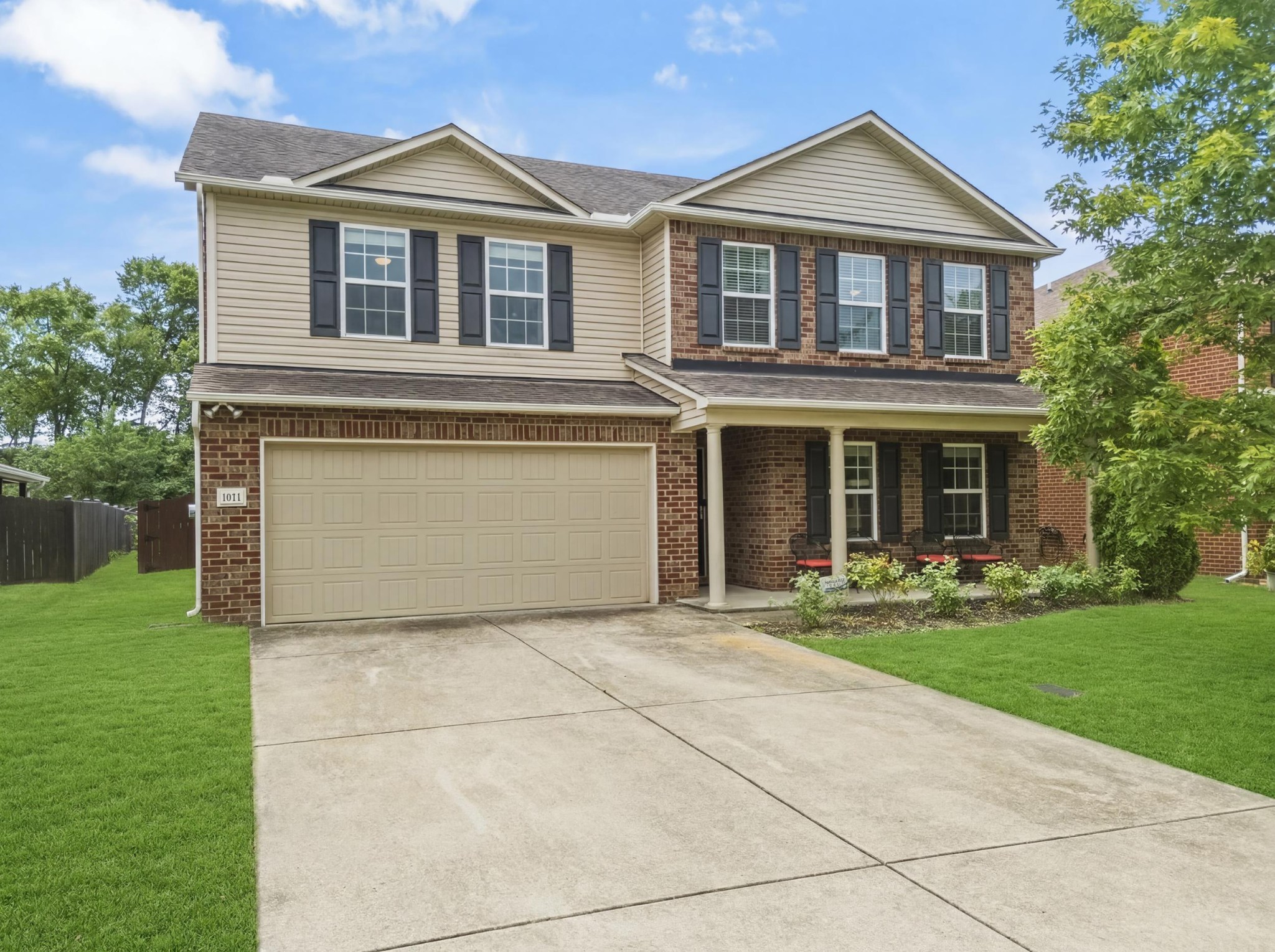 1011 Benwick Road Hendersonville, TN 37075 - Photo 5 of 60 a front view of a house with garden
