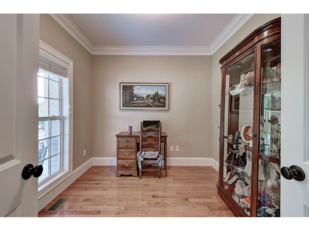 334 Pactolus Road Kingsport, TN 37663 - Photo 12 of 36 Formal Sitting Room or Office