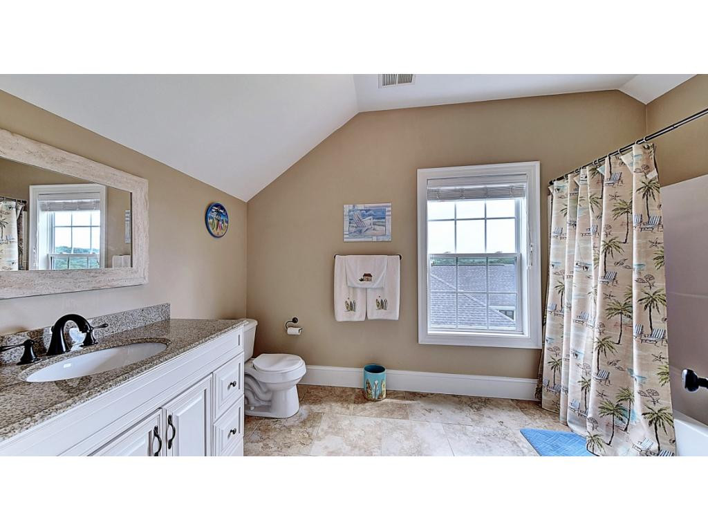 334 Pactolus Road Kingsport, TN 37663 - Photo 26 of 36 Upstairs Bathroom