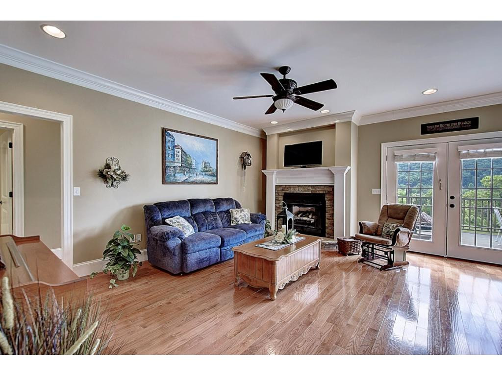 334 Pactolus Road Kingsport, TN 37663 - Photo 3 of 36 Great Room with Gas Fireplace