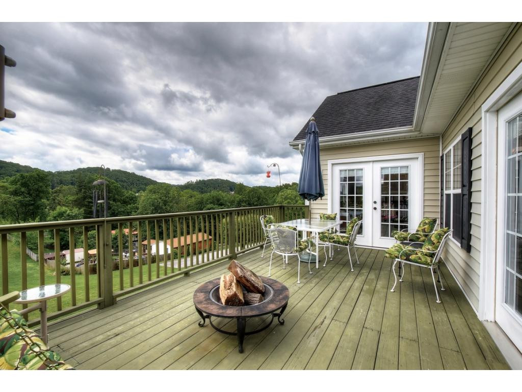 334 Pactolus Road Kingsport, TN 37663 - Photo 33 of 36 Main Level Deck