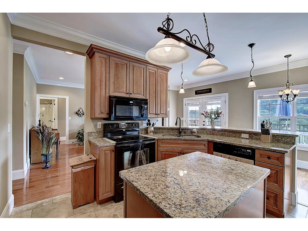 334 Pactolus Road Kingsport, TN 37663 - Photo 9 of 36 Kitchen w Granite Countertops