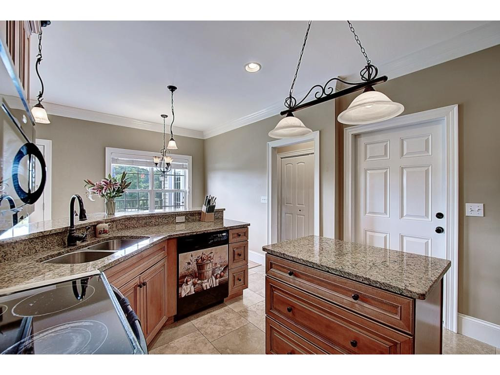 334 Pactolus Road Kingsport, TN 37663 - Photo 10 of 36 Kitchen with Island