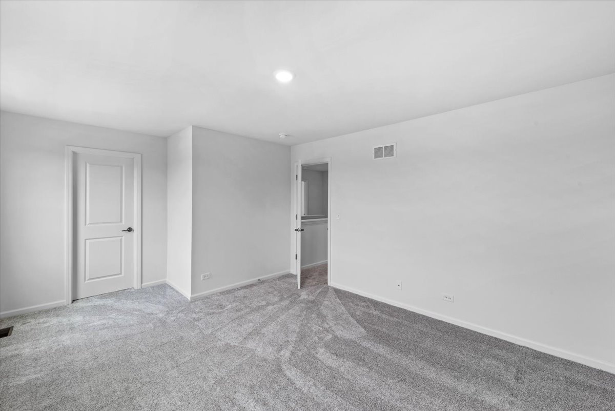 89 Hedgerow Drive Elgin, IL 60124 - Photo 22 of 51 a view of an empty room