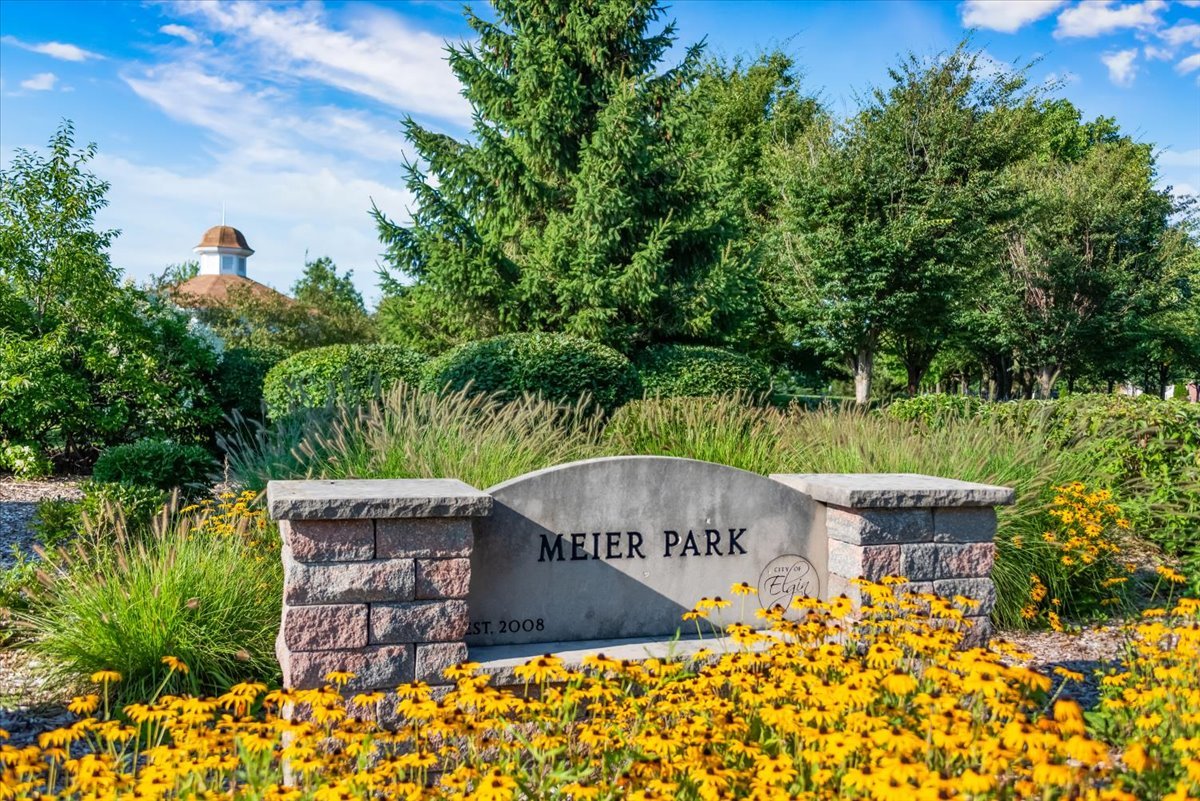 89 Hedgerow Drive Elgin, IL 60124 - Photo 46 of 51 a view of a table and chairs in the garden