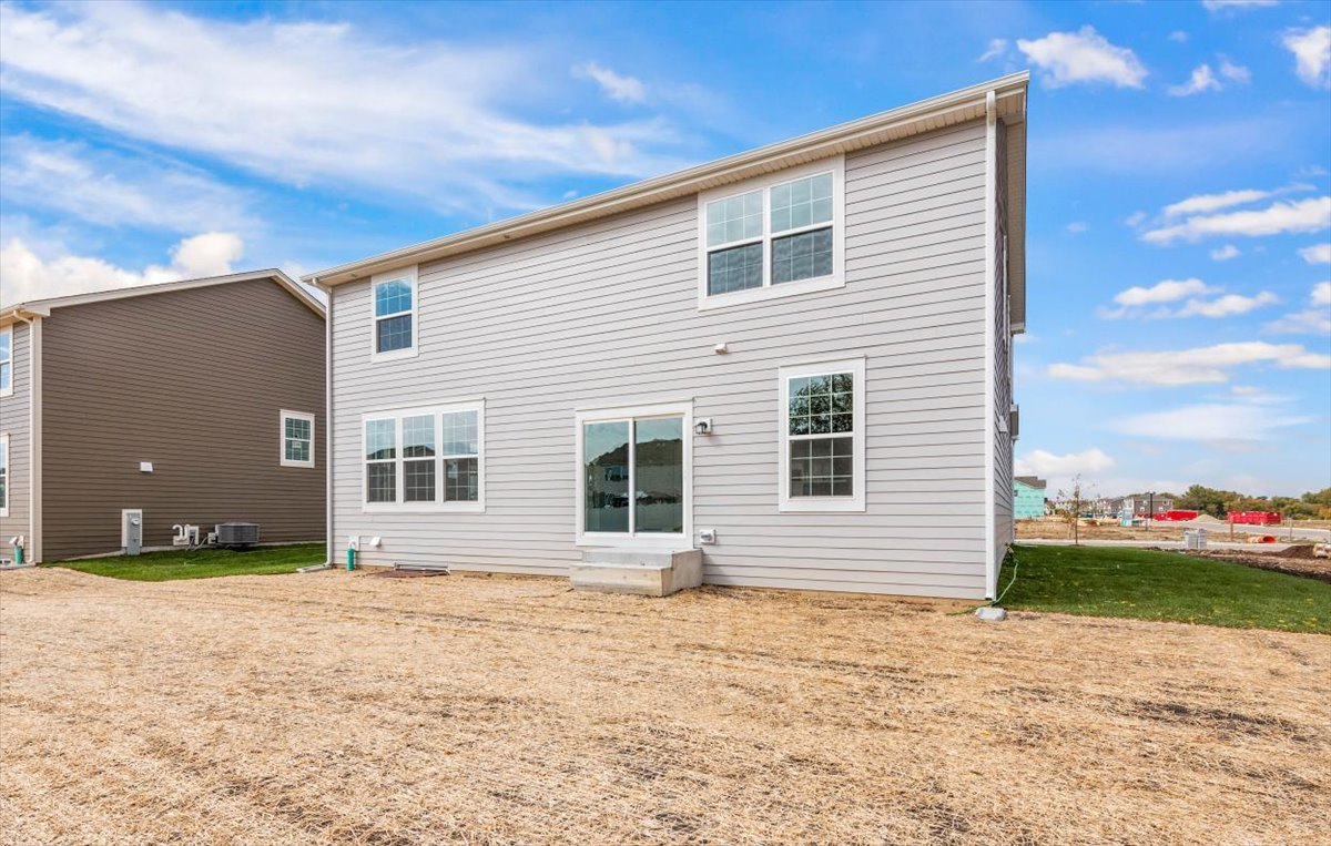 89 Hedgerow Drive Elgin, IL 60124 - Photo 6 of 51 a front view of a house with a yard