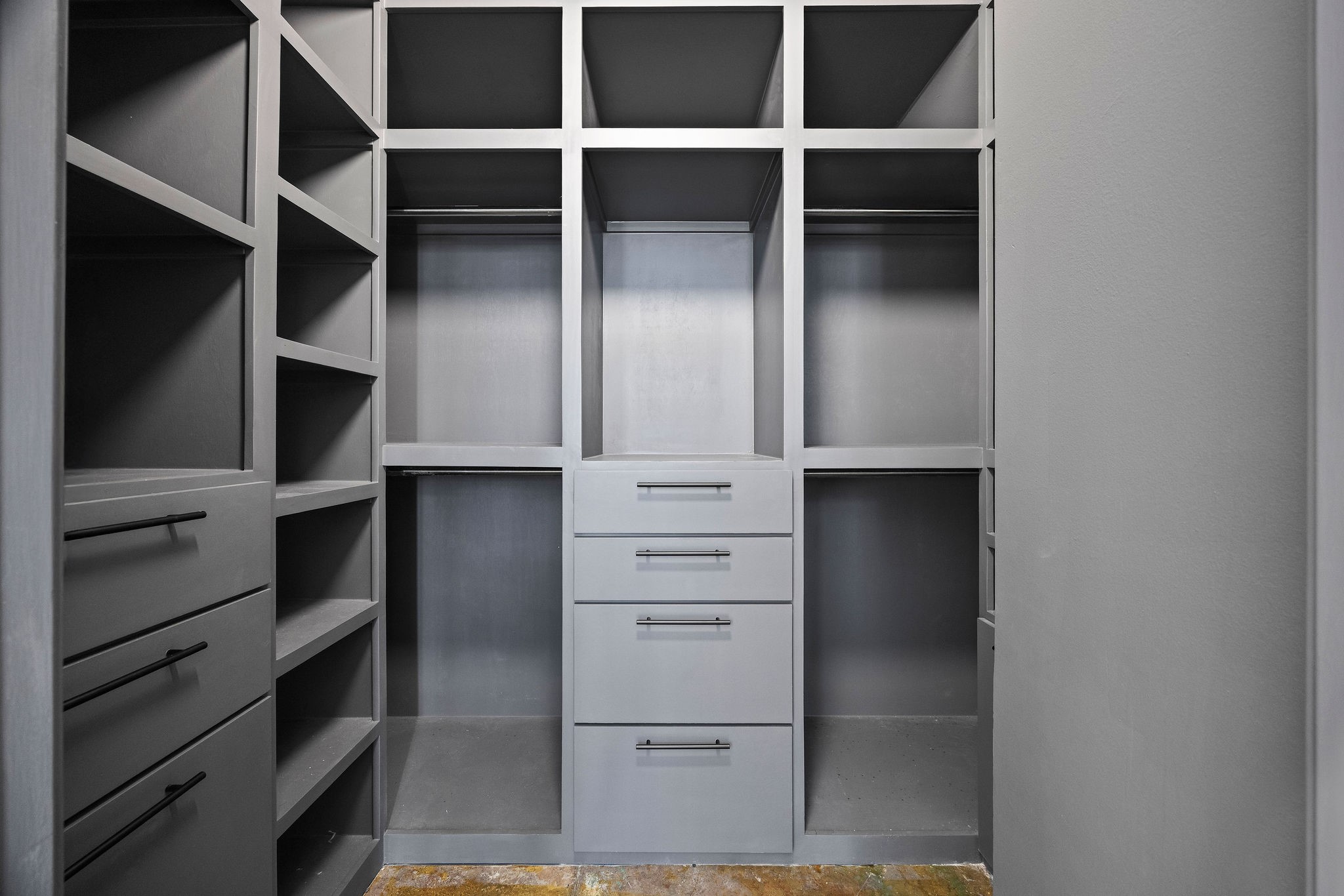 705 Main Street, Unit 516 Houston, TX 77002 - Photo 18 of 22 Custom-built closet system designed for maximum organization and storage.