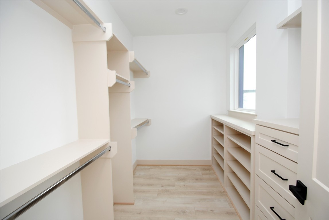 6310 Illinois Street, Unit A Houston, TX 77021 - Photo 16 of 22 a view of walk in closet